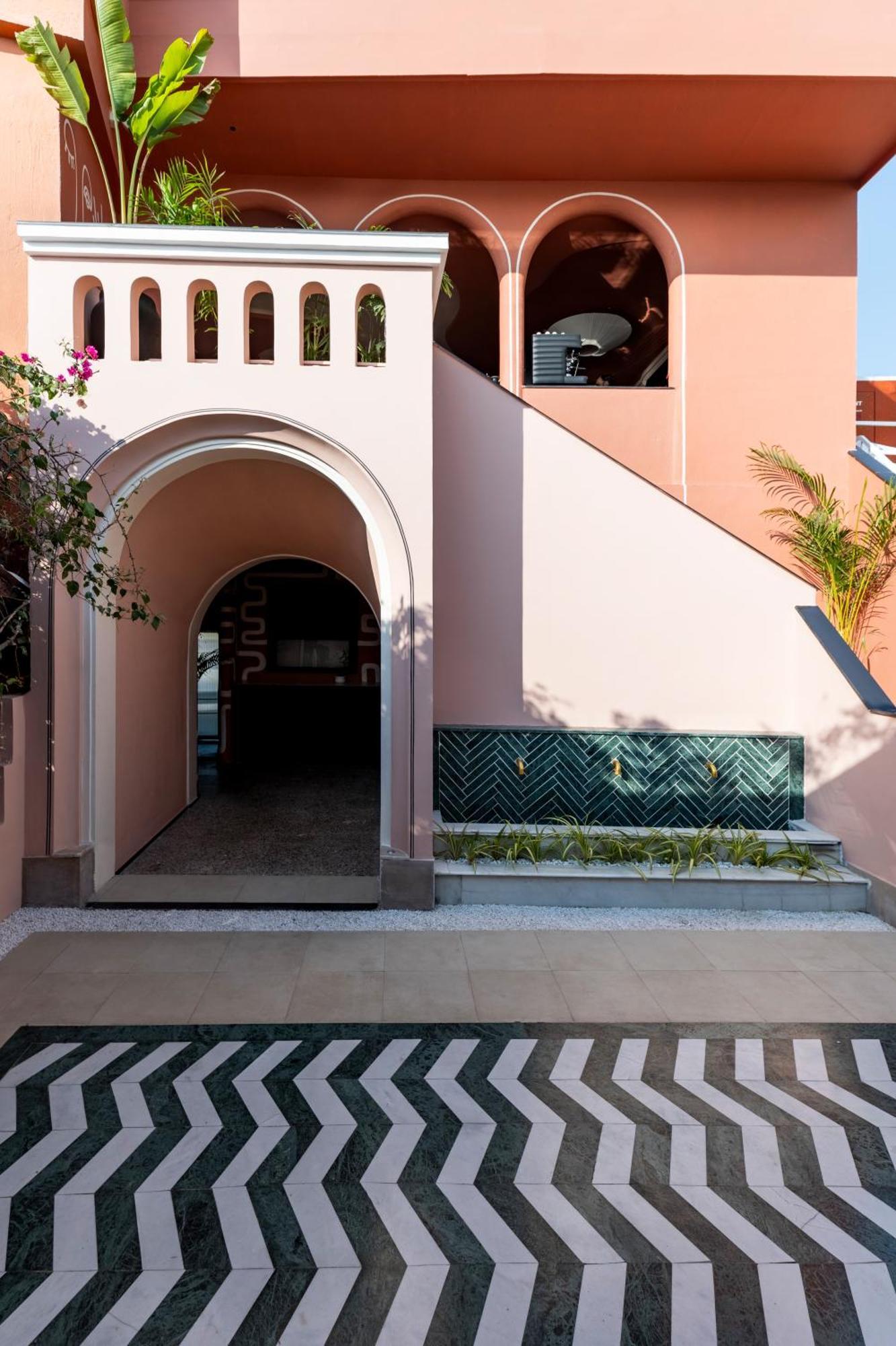 Hotel The Red Pier By Downtown 3*